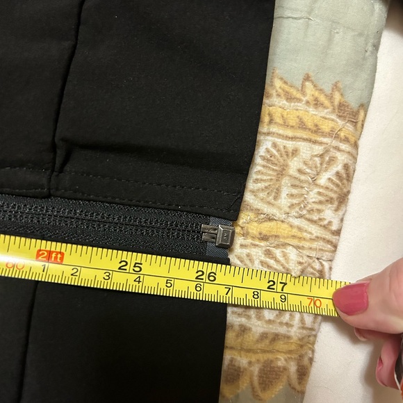 Baubax Women's Black Hooded Travel Vest with accessories - Picture 15 of 15